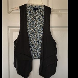 Vest with cute flower satin lining